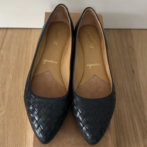 VGUC Trotters Dark Navy Estee Woven 7M - Picture 1 of 13